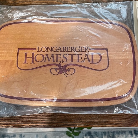 Longaberger Homestead new in packaging lid only
10.4 x 6.4 - Picture 2 of 5